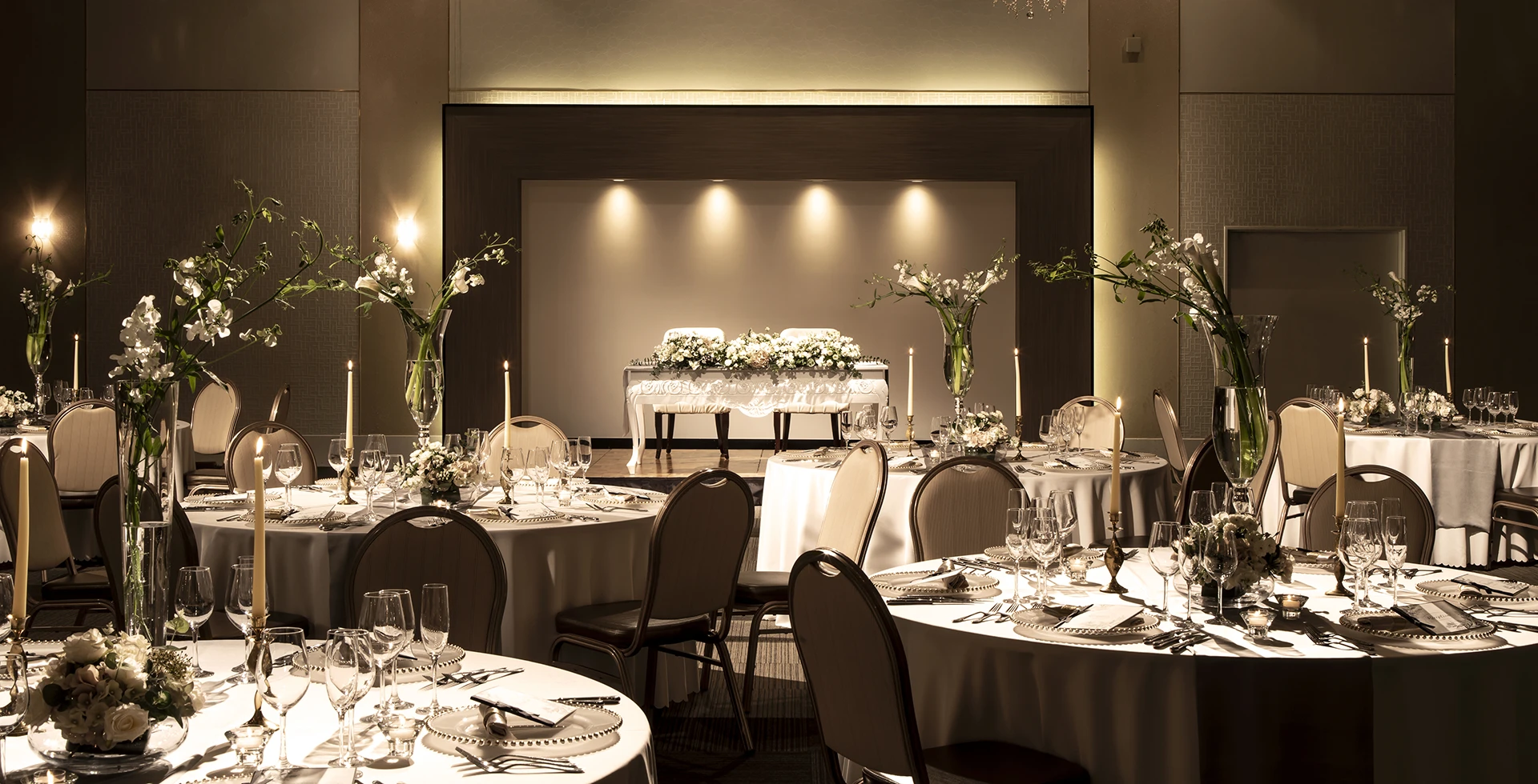 クリスタルホール