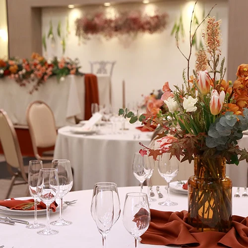 クリスタルホール