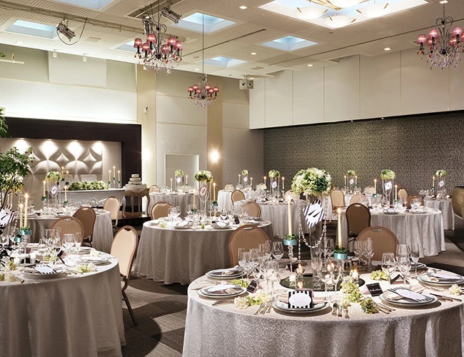 クリスタルホール